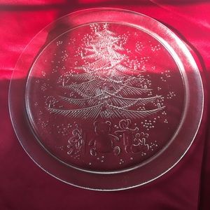 13 INCH CLEAR CHRISTMAS PLATTER WITH FROSTED TREE WITH PRESENTS UNDER IT